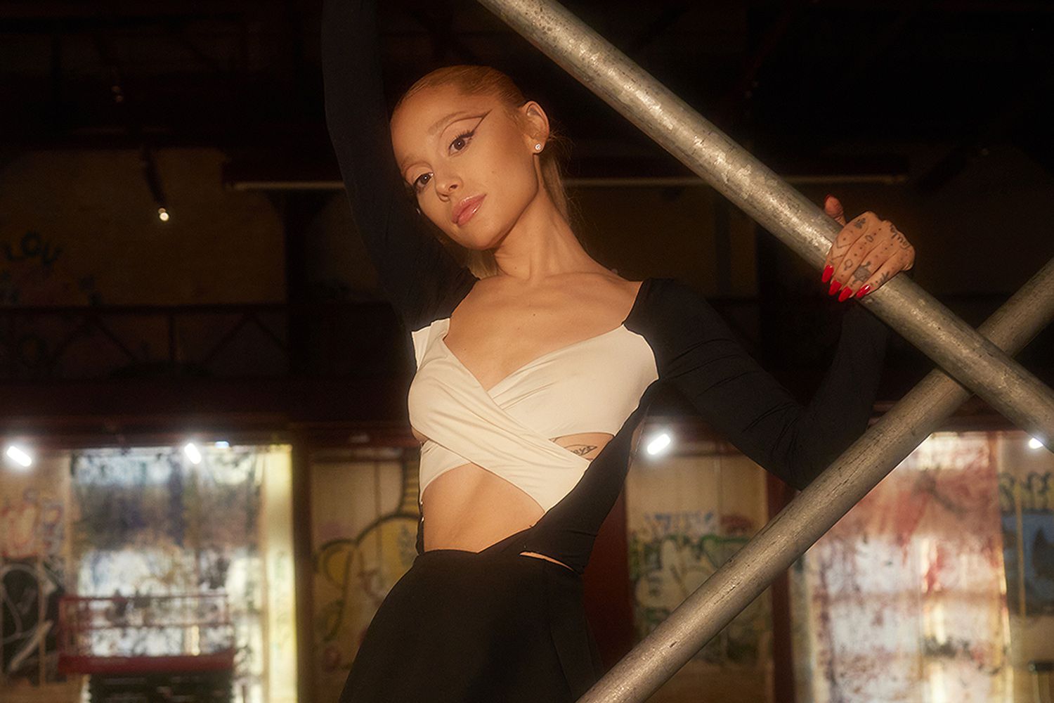 Ariana Grande's Stunning Hair And Tattoo Debut:  The Role Of Professional Artists