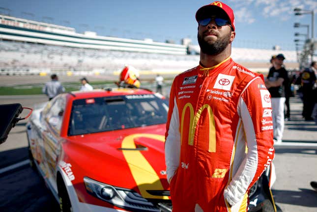 Bubba Wallace Loses Second Place In Martinsville Restart Bubba Wallace Loses Second Place In Martinsville Restart
