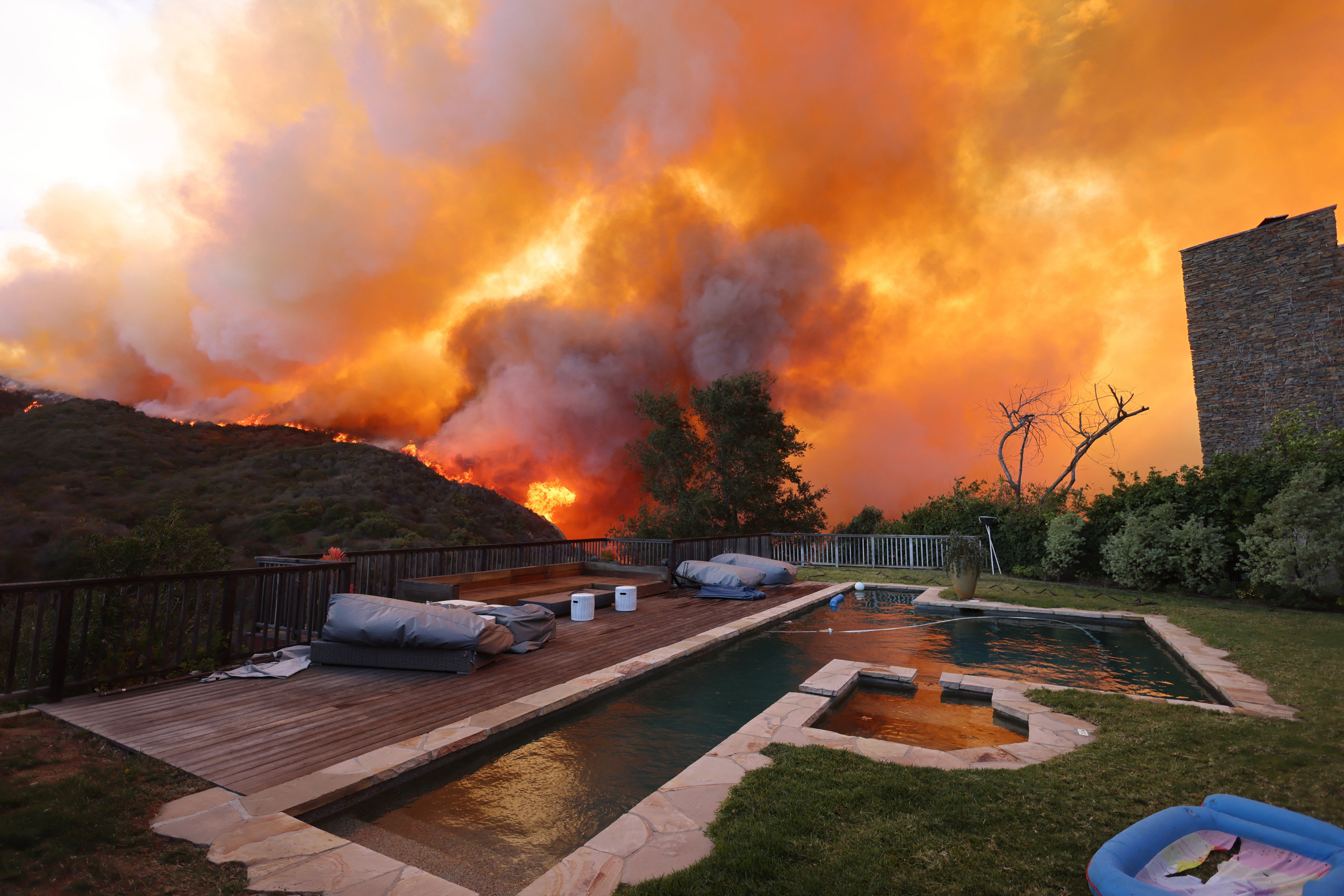 Full List: Celebrities Affected By The Palisades Fires In Los Angeles Full List: Celebrities Affected By The Palisades Fires In Los Angeles