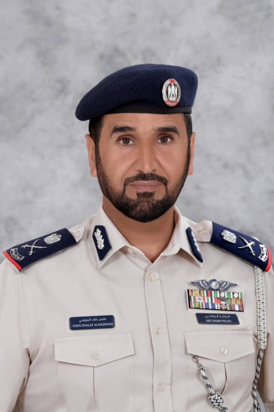 قائد شرطة أبوظبي يتفقد سير العمل ويُهنئ فرق العمل الميدانية قائد شرطة أبوظبي يتفقد سير العمل ويُهنئ فرق العمل الميدانية