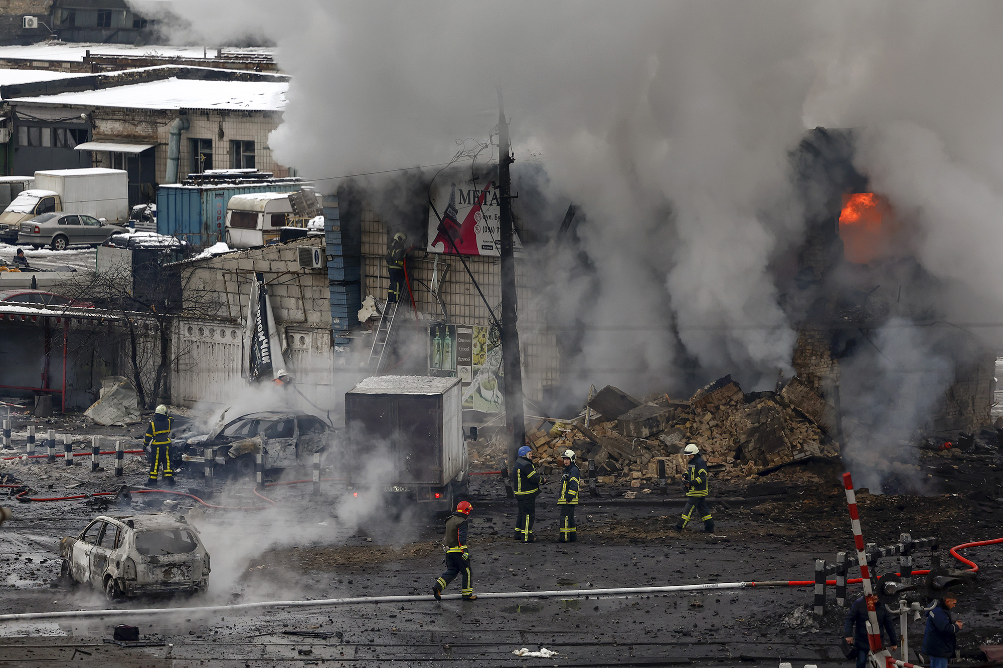 Ukraine Under Fire: Russia Launches New Aerial Attacks As US Seeks Peace Ukraine Under Fire: Russia Launches New Aerial Attacks As US Seeks Peace